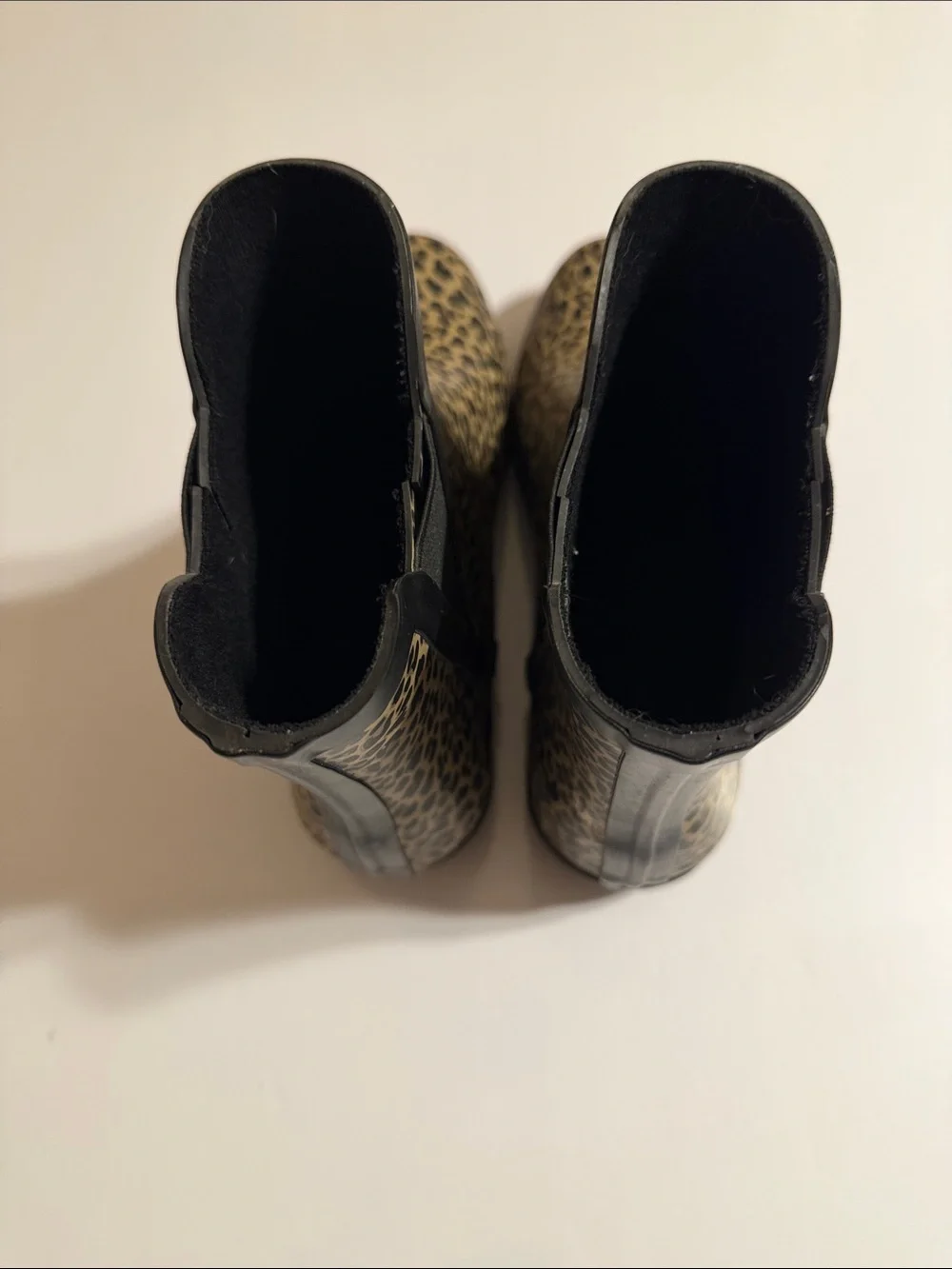 London Fog Leopard-Print Rain Ankle Boots in Tan and Black. Size 8,